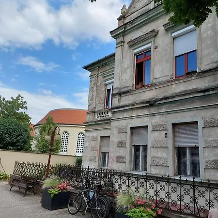 Holdfeny Apartment *